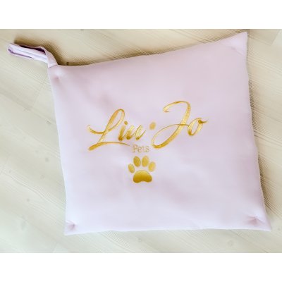 LIU JO Bambusový pelíšek s 3D  zlatou výšivkou lila vel. S-M (70*55 cm)