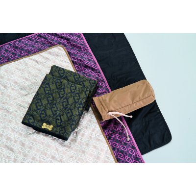 LIU JO Kobereček voděodolný s monogramem tmavá růžová motiv LJ  vel. M (68*100 cm) - LIU JO PETS-CATALOGO SPRING SUMMER hi resolution-340.jpg